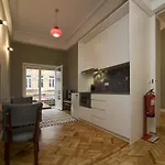 De E Alma Apartman *
